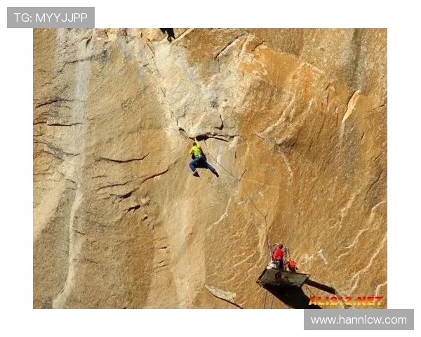武汉攀岩队的团队协作之旅：挑战极限与友谊的完美结合